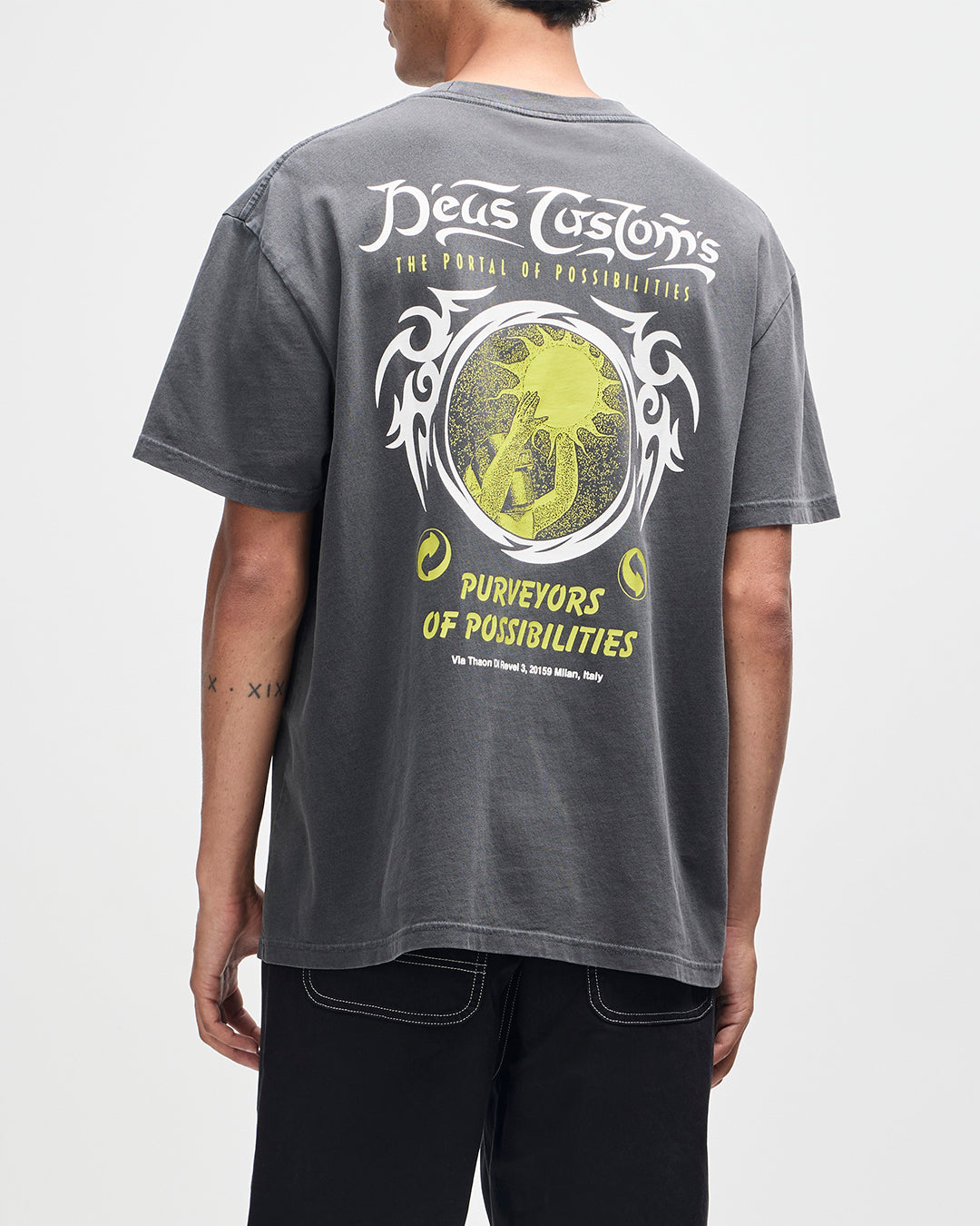 T-Shirts | Deus Ex Machina | Out Of Reach Tee - Anthracite – Deus