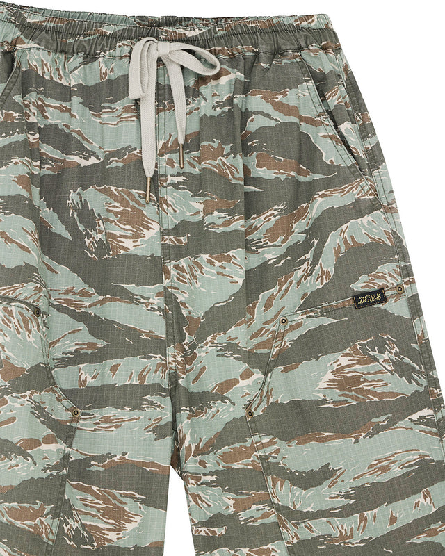 Unforseen Short - Ground Cover Green