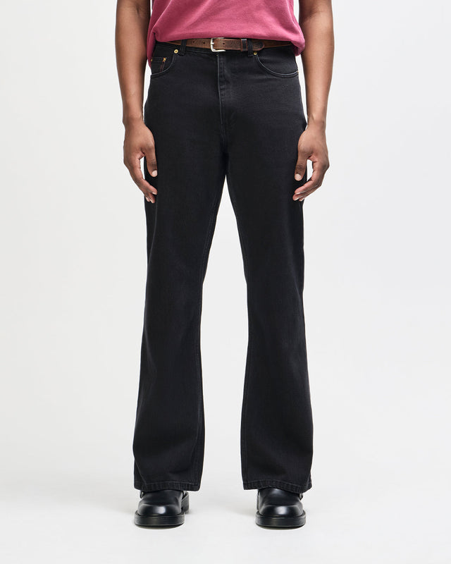 Curve Line Bootcut Jean - Washed Black