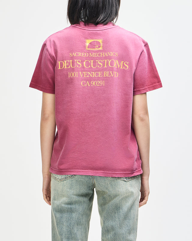 perfect-ratio-tee-riding-red