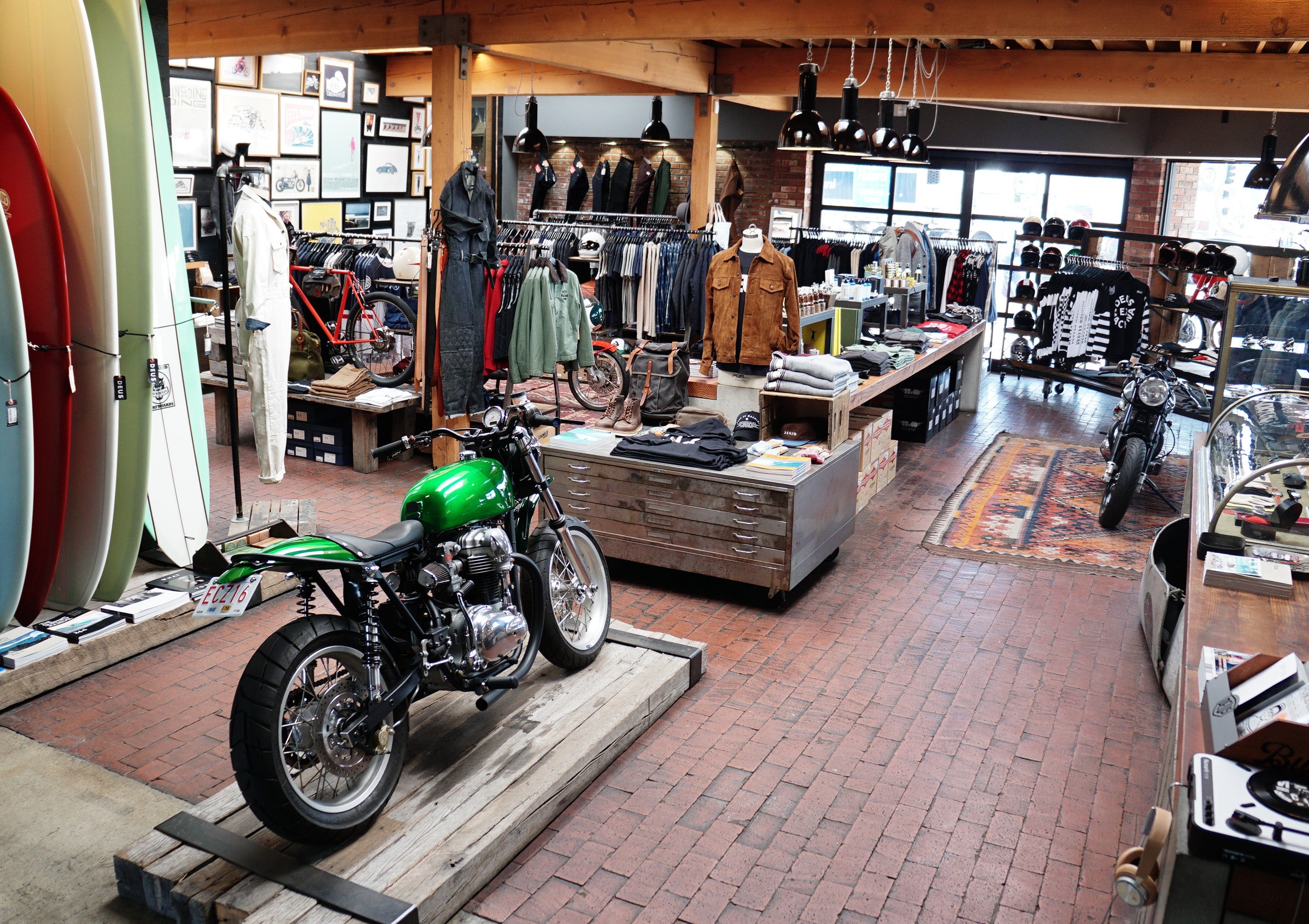 Deus ex machina emporium fashion of post modern activities venice